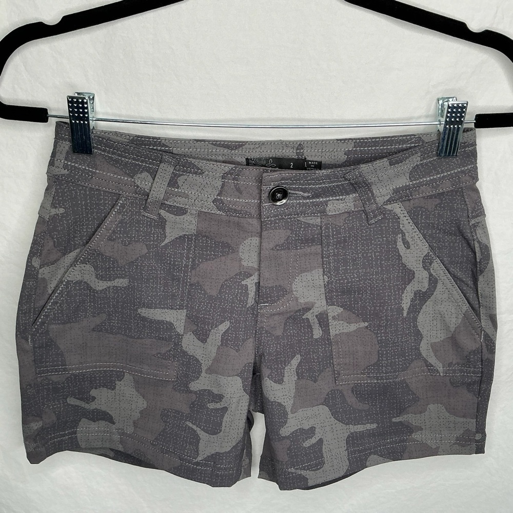 Prana Women’s Sz 2 Gray Camouflage Camo Shorts Outdoor Hiking Casual Athleisure